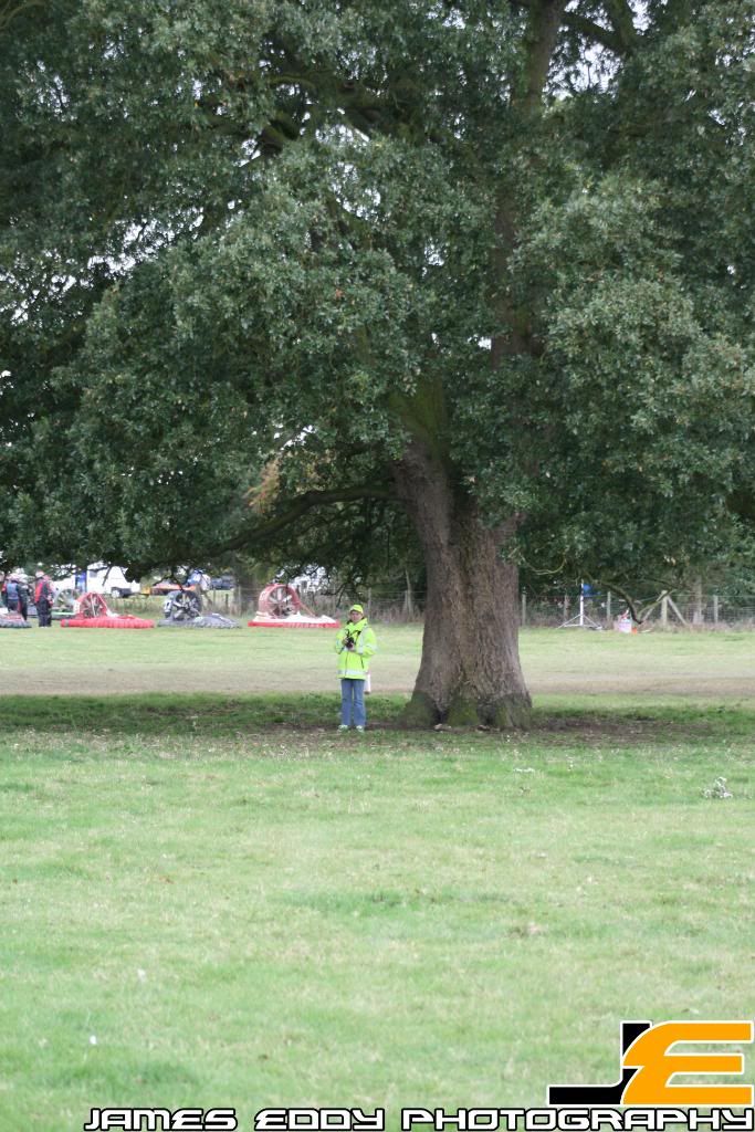 IMAGE: http://i1178.photobucket.com/albums/x364/06Jeddy/Hovercraft%20Racing/Claydon%202011/IMG_0282.jpg