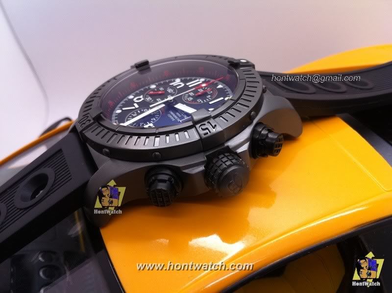 breitlingAvengerChronoblacksteel48mm-Hmaker5.jpg