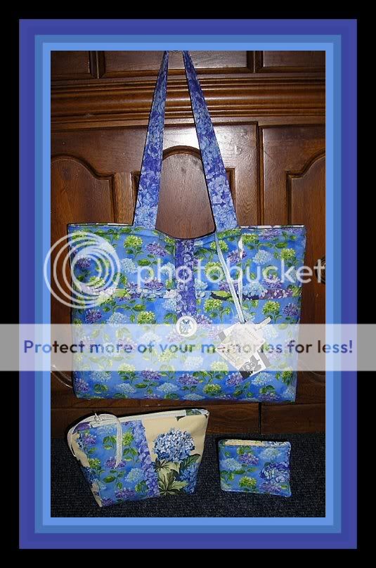 PACKED HYDRANGEA FLORAL periwinkle PURSE SET + Matching cosmetic case 