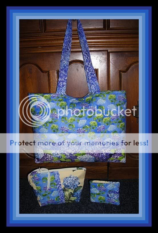 PACKED HYDRANGEA FLORAL periwinkle PURSE SET + Matching cosmetic case 